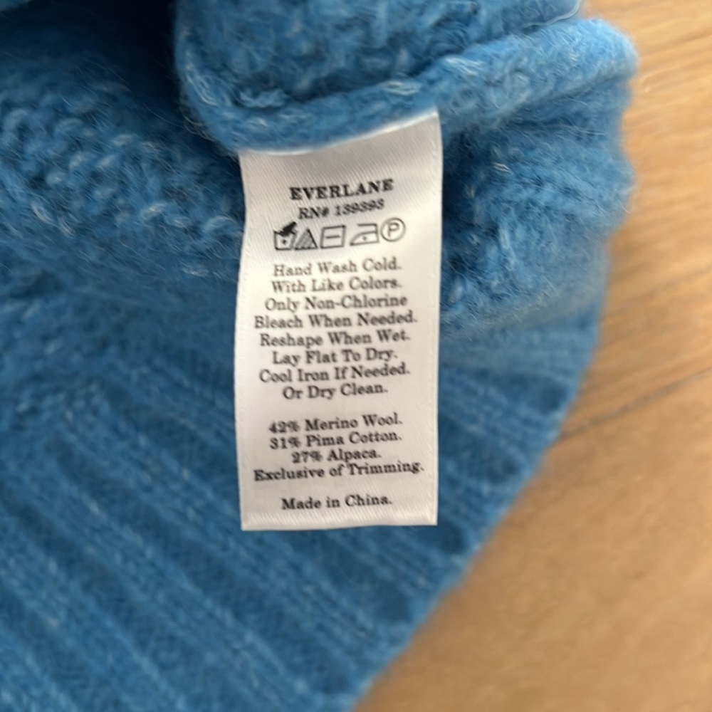 Everlane Blue Cable Knit V-Neck Sweater Vest - Picture 3 of 7